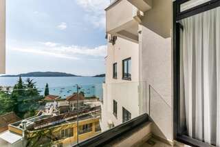Апартаменты Apartments BEATRICE Rafailovici Рафаиловичи Апартаменты с видом на море-13